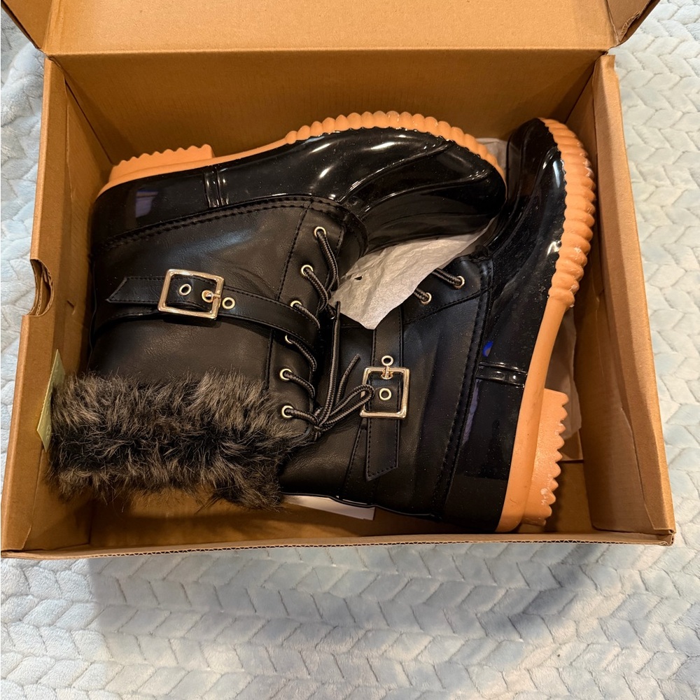 Women's Black Winter Boots with Faux Fur